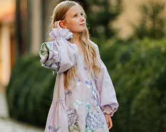 Licht lila lila Bestickte ethnische Kinder Kleid Folk Ukrainische Kleid Vyshyvanka Kaftan Abaya Boho Boho Hortensien Blume Quasten Kleid