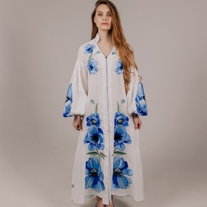 Leinen besticktes Kleid, Ukrainisches Kleid, Vyshyvanka, Kaftan, Abaya, Weißes Kleid mit blauer Mohnblume, Boho Kleid, Boho Kleid mit Quasten Bild 5