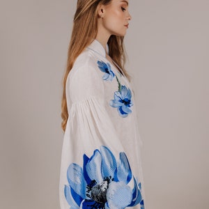 Leinen besticktes Kleid, Ukrainisches Kleid, Vyshyvanka, Kaftan, Abaya, Weißes Kleid mit blauer Mohnblume, Boho Kleid, Boho Kleid mit Quasten Bild 8