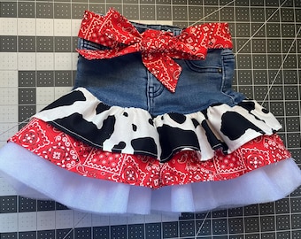 Återvunnen röd bandana-kjol med komönster: Western Rodeo Girl RÖD BANDANA blå jeanskjol KOPRINTAD cowgirlkjol liten flicka tyllkjol western