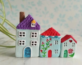 Handgefertigtes dekoratives buntes Häuser-Set – 20 x 20 cm