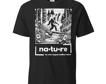 Camiseta de algodón orgánico Bigfoot: Diseño natural estampado a mano