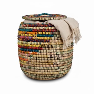 Cesta multicolor de yute tejida a mano estilo boho, cesta redonda sostenible para almacenamiento o lavandería, producto de comercio justo, hecha por mujeres, organizador para el hogar, Kansrass imagen 11