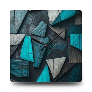 Puede incluir: Reloj de pared cuadrado con un diseño geométrico. La esfera del reloj presenta un patrón de formas de madera turquesa, gris y negra. Las manecillas negras indican la hora. El reloj tiene una estética moderna y abstracta.