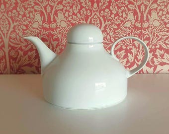 Modernist White Teapot Model 617/4 - A E Sundermann for Fürstenberg - West Germany 1960s