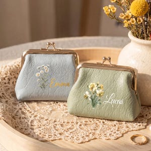 Personalized Leather Coin Purse, Custom Birth Flower & Name Jewelry Pouch with Kiss Clasp, UV Printed Pouch, Change Purse, Bridesmaid Gifts