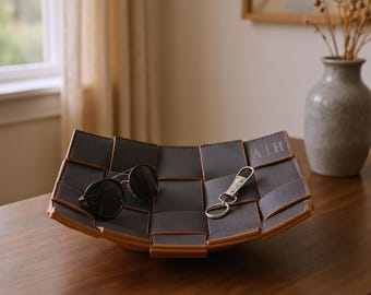 Modern Leather Valet Tray – Engraved Monogram Organizer, Groomsman Gift, Personalized Home Decor, Leather Desk Organizer,Minimalist Catchall