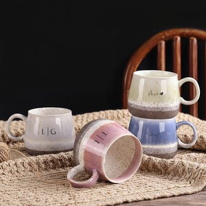 Personlig graverad stengodsmugg: Fleckad keramik, anpassat namn