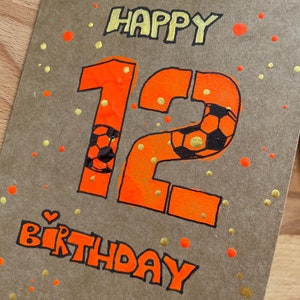 Personalisierte braune Geburtstagskarte mit Geburtstagszahl in neon orange und gold - Herzlichen Glückwunsch – selbstgemalt – mit Umschlag