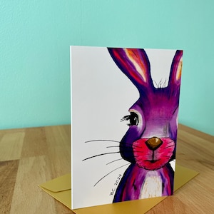 Moderne Osterkarte mit Hase - Klappkarte mit goldenem Umschlag - lila Osterhase - Print von selbstgemaltem Ölpastellbild