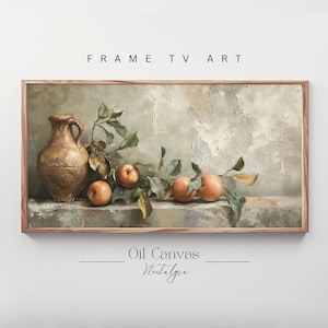 以下が含まれることがあります： 茶色の素焼きの壺と緑の葉のついたリンゴの枝が描かれた、キャンバスに油彩で描かれた静物画。背景は、質感のある薄い灰色の壁。絵は薄い茶色の木製の額縁で飾られています。絵の下には「Oil Canvas Nostalgia」という文字が印刷されています。