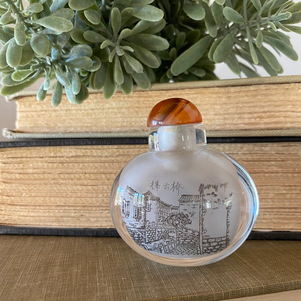 Beautiful vintage glass Chinese snuff bottle. Reverse painting technique, black ink