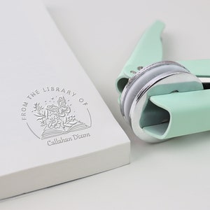 Boek Embosser gepersonaliseerd | Aangepast uit de bibliotheek van boek-embosser stempel | Bibliotheek Embosser | Exlibris | Boek minnaar cadeau