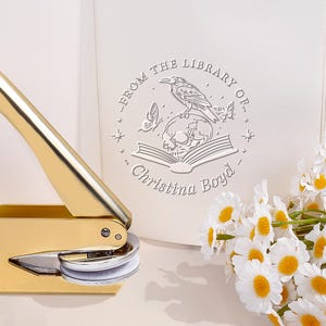 BOEK EMBOSSER GEPERSONALISEERD - aangepaste boekstempel/uit de bibliotheek van/bibliotheek reliëfstempel/Ex Libris/logo embosser/boekenliefhebber cadeau