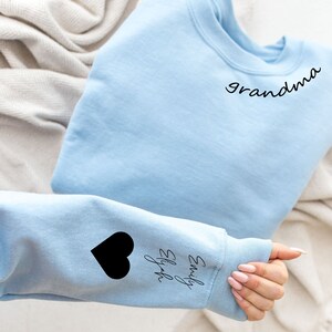 Custom Grandma Sweatshirt with Kid Name on Sleeve, Personalized Mom Sweatshirt, Minimalist Momma Sweater, Mothers Day Gift, Gift for Her