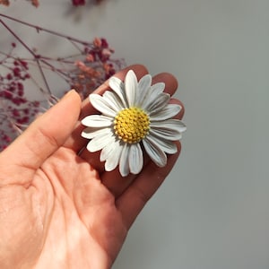 Segnaposto ,bomboniera margherita ,dipinta a mano in gesso ceramico ,segnaposto matrimonio,comunione,cresima,nascita