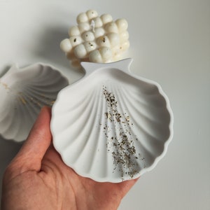 Bomboniera tema mare , svuotatasche conchiglia,conchiglia in gesso ceramico e foglia oro ,tema mare, bomboniera e decorazioni matrimonio