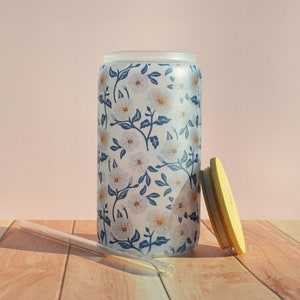 Personalisierte Blumen Eiskaffeetasse: Milchglasbecher mit Bambusdeckel