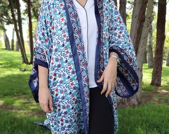Kimono de seda con estampado étnico turco, bata de seda con motivo de tulipán turco, bata artesanal con pañuelos de seda, bata de regalo.