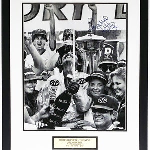 Richard Petty Autentyczne podpisane zdjęcie Victory Lane 16x20 - uwierzytelnione przez JSA COA - profesjonalnie oprawione i talerz King