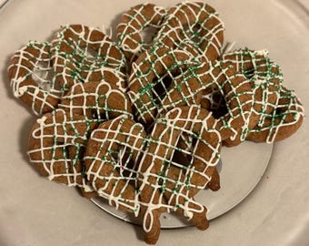 PRETZEL White Icing + Green Sprinkles Homemade Peanut Butter Dog Treats (6)