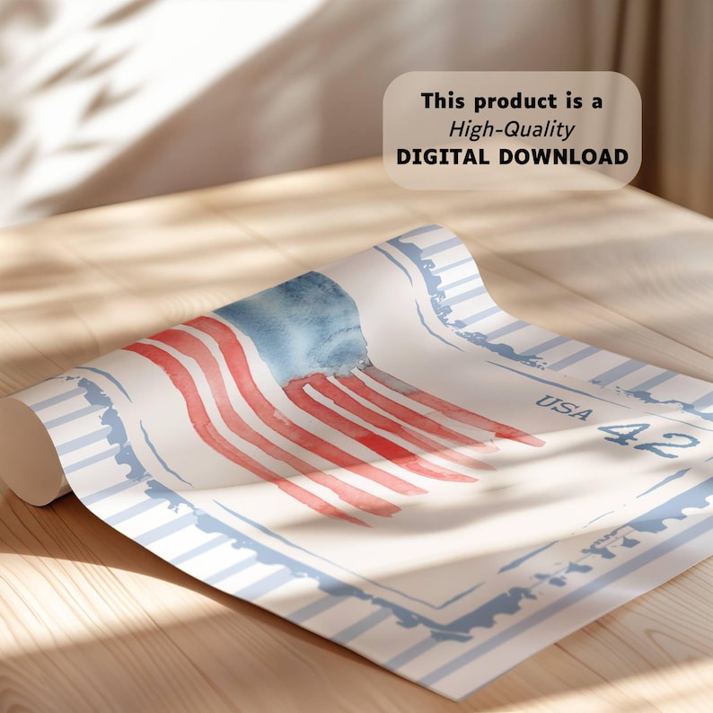 Puede incluir: Una impresi&oacute;n enrollada con un dise&ntilde;o de acuarela de la bandera estadounidense. La bandera tiene rayas rojas y blancas y un campo azul con un dise&ntilde;o de estrella blanca. La impresi&oacute;n incluye el texto "USA 42" y "This product is a High-Quality DIGITAL DOWNLOAD".