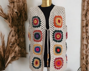 Adorable gilet fait main au crochet, gilet multicolore carré de grand-mère