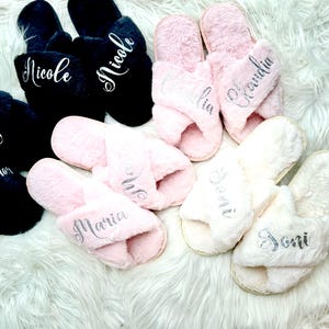 Customized fluffy Slippers Slippers for Bridesmaids Bridal Party Slippers Bachelorette Party Personalized Gifts for Her Mothers Day Gift