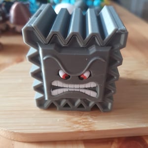 Boîte de rangement Super Mario Thwomp - Objets de collection Super Mario Villain, objets de collection pour le jeu imprimés en 3D