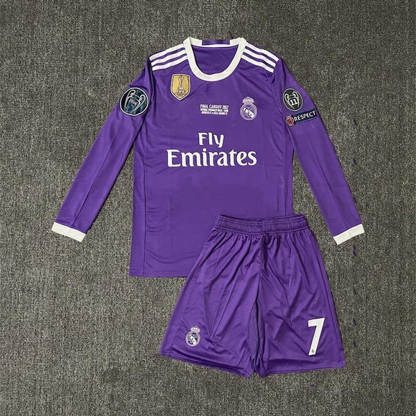 2016-2017 Saison Real Madrid Kit Complet Violet Extérieur Maillot Shorts Cristiano Ronaldo 7 Ligue des Champions à Manches Longues Football Football