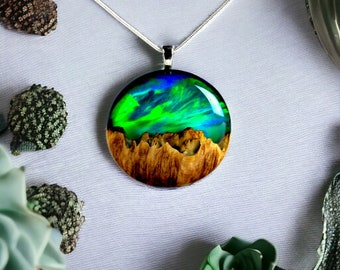 Collar de ópalo hecho a mano: un impresionante colgante de aurora boreal para su aniversario - Joyería de resina de madera inspirada en la aurora boreal