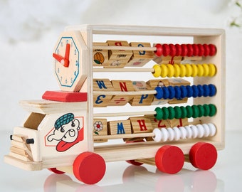 Camion en bois avec noms, Véhicules d'étude polyvalents personnalisés pour enfants, Jouets sensoriels pour enfants, Cadeaux d'anniversaire pour garçons et filles, Camion jouet en bois