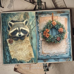 Puede incluir: Un diario de desecho de estilo vintage con un mapache asomándose desde detrás de un trozo de papel con texto escrito a mano. La otra página presenta una corona con flores naranjas y hojas verdes, un trozo de encaje y una nota escrita a mano. La portada del diario dice "42 Cozy Woods Junk Journal Pages".