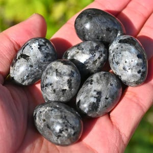 30 MM Natürliches Spektrolit Ei geschnitzt,Reiki Heilung,Quarzkristall Ei,Kristall Ei,Ei Skulptur,Labradorit Kugel,Kristall Anhänger, Ei Statue