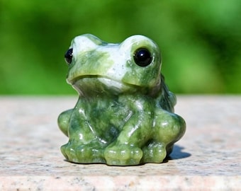Sapo esculpido em jade verde natural de 3,5 cm (1,4"), talhado à mão, escultura de cristal para cura Reiki, ornamento de animal, presente de quartzo em formato de animal