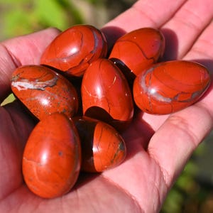 30MM Natural Red Jasper Egg,Reiki Healing,Quartz Crystal Egg,Crystal Egg,Egg Sculpture,Carved Crystal Egg,Quartz Crystal Pendant,egg statue