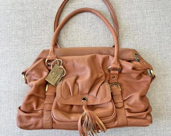 Grote leren schoudertas in beperkte oplage van Tommy & Kate