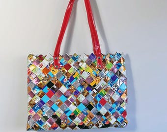 Naui Ollin Candy Wrapper Handtasche, Designertasche aus recycelten Bonbonverpackungen
