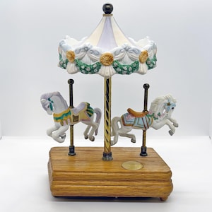 Vintage Willits Design Carousel Music Box