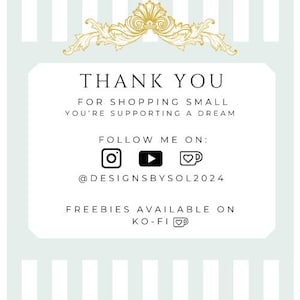 K&ouml;nnte beinhalten: Eine wei&szlig;e Karte mit einem goldenen Filigranmuster oben und einem hellblau gestreiften Hintergrund. Der Text lautet "THANK YOU" und "FOR SHOPPING SMALL YOU'RE SUPPORTING A DREAM." Social-Media-Symbole und der Handle @DESIGNSBYSOL2024 werden ebenfalls angezeigt.
