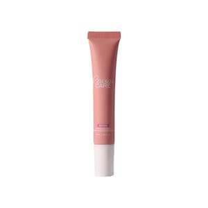 Puede incluir: Un tubo rosa de suero tonificante para ojos Caviar Care Revive con una tapa blanca. El tubo está etiquetado con el nombre del producto y una descripción del producto.