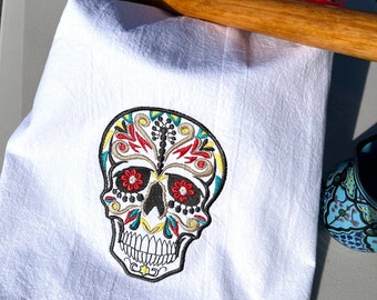 Paño de cocina bordado Sugar Skull en rojo, amarillo, turquesa y negro; Toalla de cocina del Cinco de Mayo, toalla de plato del Día de los Muertos, México