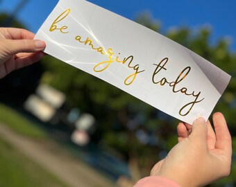 Calcomanía de vinilo dorada "Sé increíble hoy" – Pegatina para laptop, auto o vaso | Regalo cristiano espiritual, fe y motivación