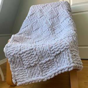 Chunky Knit Chenille Blanket: Soft Cozy Throw, Handmade in Sweden