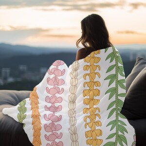 Sweet Collection of Hawaiian Lei Plush Blanket, Hawaii Flower Throw Blanket, Family Home Comforts, Pacific Island Gifts
