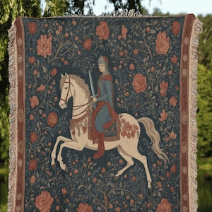 Couverture tissée magique florale de chevalier médiéval, jeté de tapisserie magique de noyau de château gothique de dame cadeau Knightcore pour les amateurs de livres et les joueurs