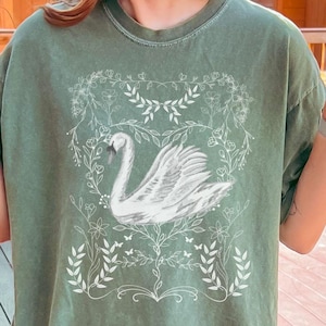 Swan Comfort Colors shirt | Floral Knightcore shirt | Minimalistic Goth shirt | Gift for her | Oversized tshirt | plus size tee 3x 4x