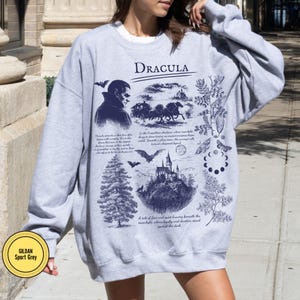 Retro Dracula Vampire Comfort Colors Shirt, Gothic Literature T-Shirt with Bats Dark Academia Book Lover Halloween Spooky Autumn Season Top afbeelding 11