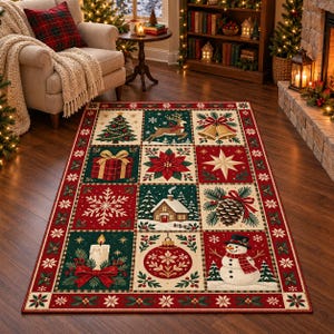 Könnte beinhalten: Ein rechteckiger Teppich mit einem Raster aus zwölf festlichen Feldern mit Weihnachtsmotiven, darunter ein geschmückter Baum, ein Rentier, goldene Glocken, ein Geschenk, ein Weihnachtsstern, ein Stern, eine Schneeflocke, eine Hütte, ein Tannenzapfen, eine Kerze, eine Kugel und ein Schneemann.