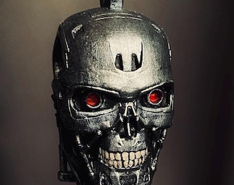 メタルスカルキーホルダー - SF風キーリング - サイバーパンクギフト - 赤目ロボットヘッド - ハンドメイドダークアクセサリー